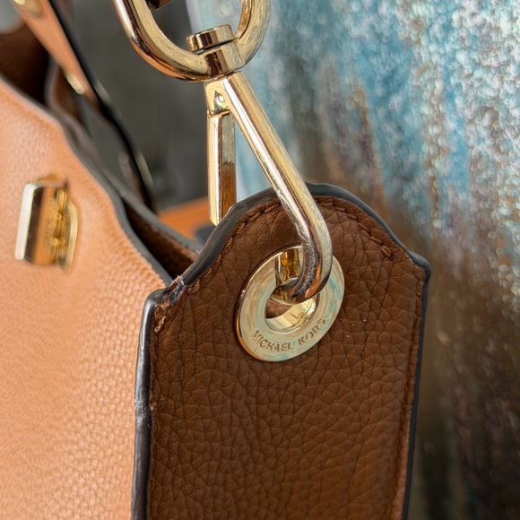 Michael Kors Boho Quiet Luxury Sullivan Leather Crossbody Luggage Brown (GUC) - Picture 13 of 15